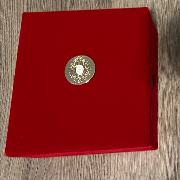 Tiziana Terenzi beautiful pillow box (pillow portion is removable) - Picture 4 of 15